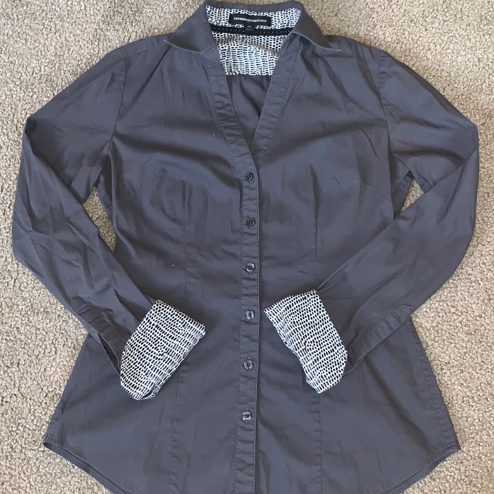 Express - Women’s XS, gray button down. Black and white accents